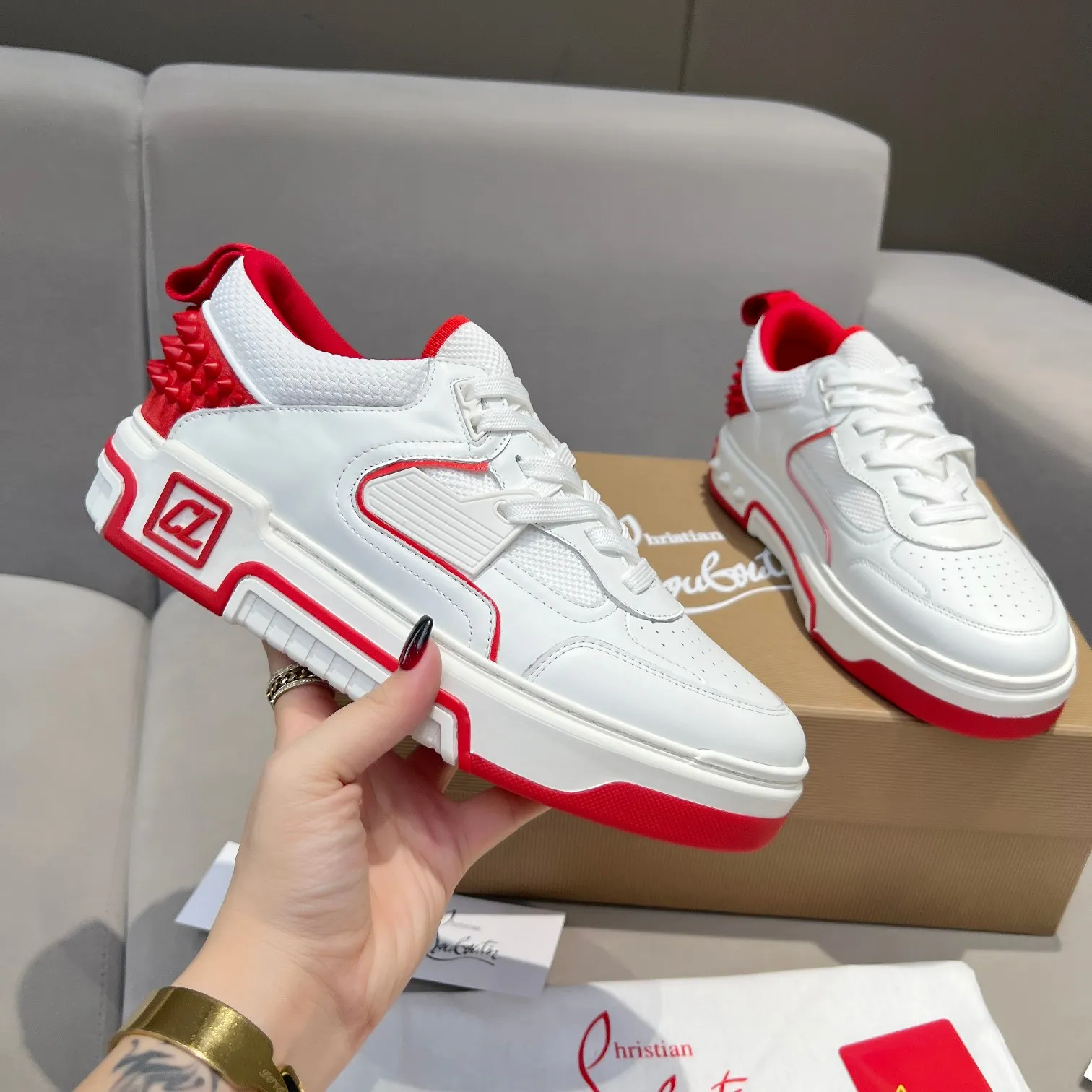 Men's shoes 💰700 🌹🌹🌹̋ Wang Junkai Yang Mi Xu Kai Zhang Jingyi Ding Chengxin Chen Muchi Wang Ziyi Same style Christian Louboutin 2024 [New product] ASTROLOUBI unisex thick-soled sports shoes red-soled shoes perfectly integrate fashion and sports, The fabrics are made of luxurious calfskin, soft suede, smooth satin and laminated leather, and the back is decorated with classic rivets. The interior is blended with a knitted tongue for added durability, breathability and quick-drying comfort. The outsole is made of a combination of EVA foam and imported rubber, and the colorful CL iconic letters on the side of the outsole show the brand's unique style. It is a ceiling-level comfortable skate shoe! ! ! Available in multiple colors, women’s sizes 35–40, men’s sizes 39–45